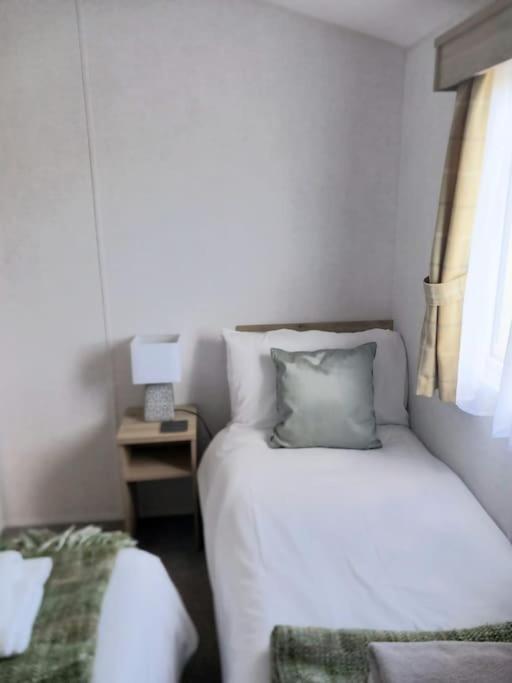 Sea Breeze, Modern, Cosy Holiday Home Haverigg Bagian luar foto