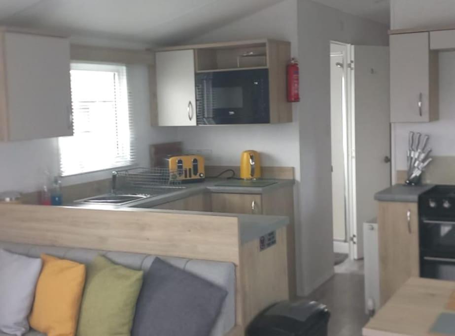 Sea Breeze, Modern, Cosy Holiday Home Haverigg Bagian luar foto