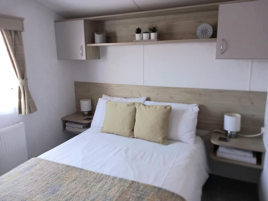 Sea Breeze, Modern, Cosy Holiday Home Haverigg Bagian luar foto